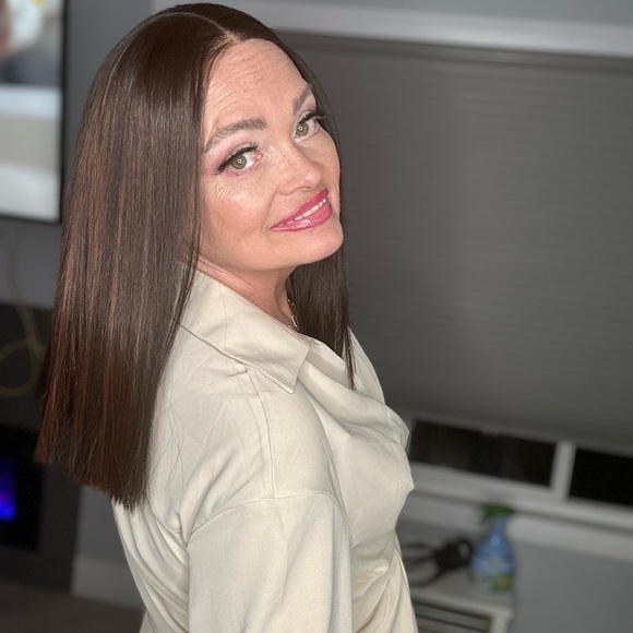 ANGELA - Picture 4 of 6